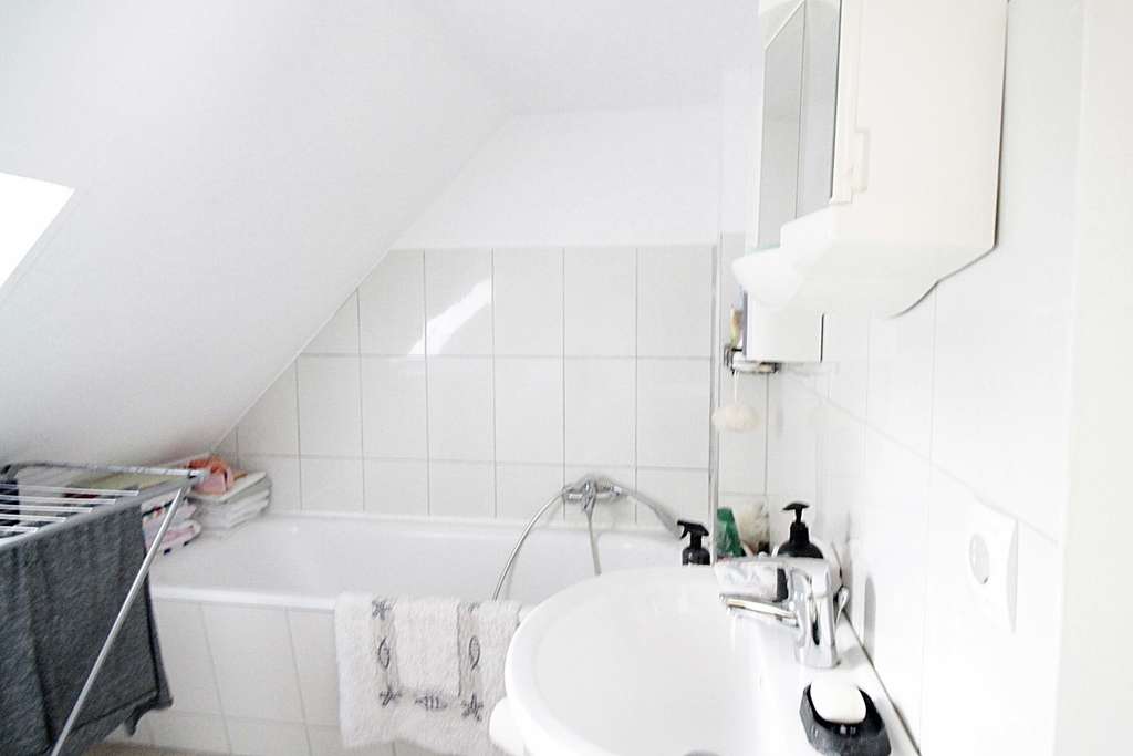 Immobilie in Neukirchen-Vluyn - Sanierungsbedürftiges Haus mit großem Grundstück - Bild 1