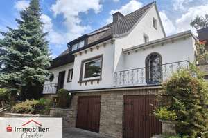Freistehendes und großzügiges 1-2 Familienhaus mit Garagen 
in bester grüner Lage von Hagen-Hestert