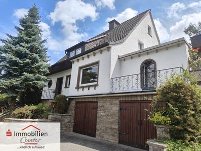 Freistehendes und großzügiges 1-2 Familienhaus mit Garagen 
in bester grüner Lage von Hagen-Hestert