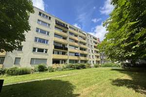 Ruhige, sonnige und vermietete Eigentumswohnung in zentraler Lage am Rathaus Steglitz