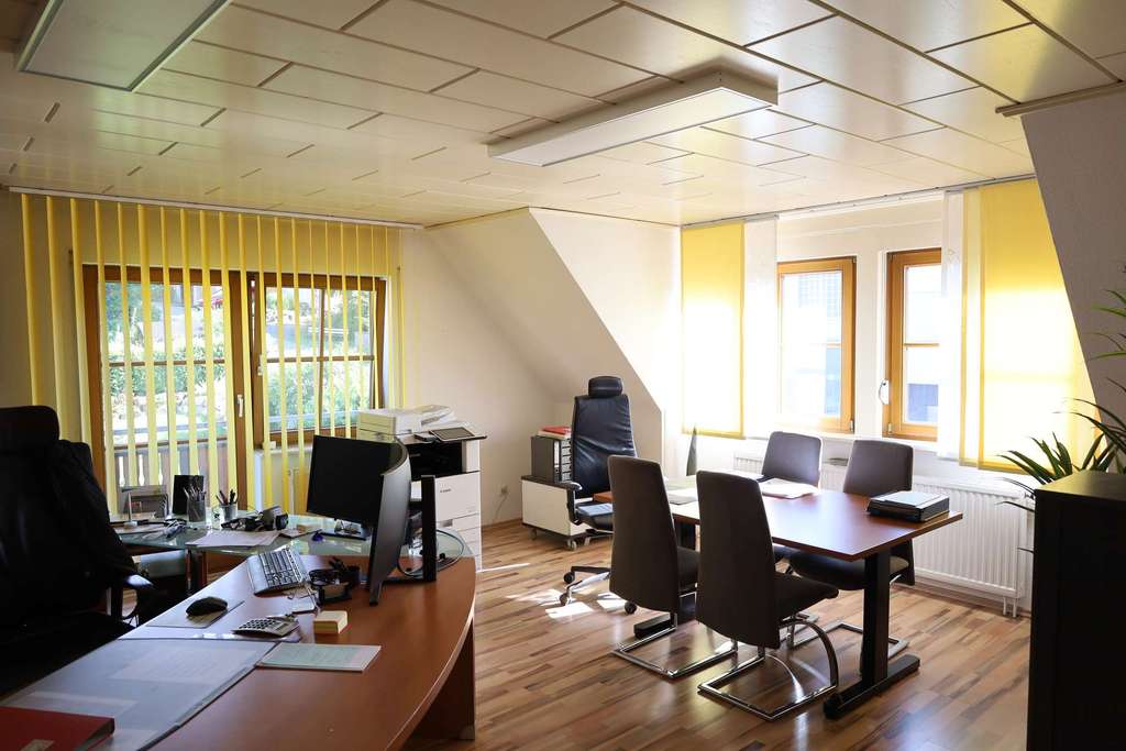 Immobilie in Zimmern unter der Burg - JUNGES WOHNEN IM DACH: 5-Zi-Maisonette bei Schömberg - Bild 1