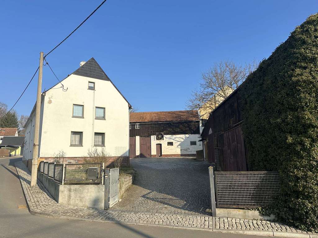 Immobilie in Rosenbach/Vogtland - Plauen 4 km: Dreiseithof mit Scheunen, Garten und Baugrund - Bild 1