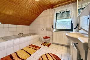 Schönes Wohnhaus mit Garten in traumhafter Lage von Küps – Die vollständige Adresse der Immobilie erhältst du vom Anbieter., 96328 Küps – Vorschaubild 7