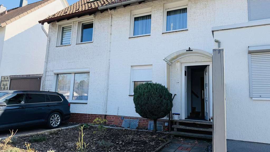 Immobilie in Sarstedt - Reihenendhaus mit Anbau, Garten und Garage - Bild 1