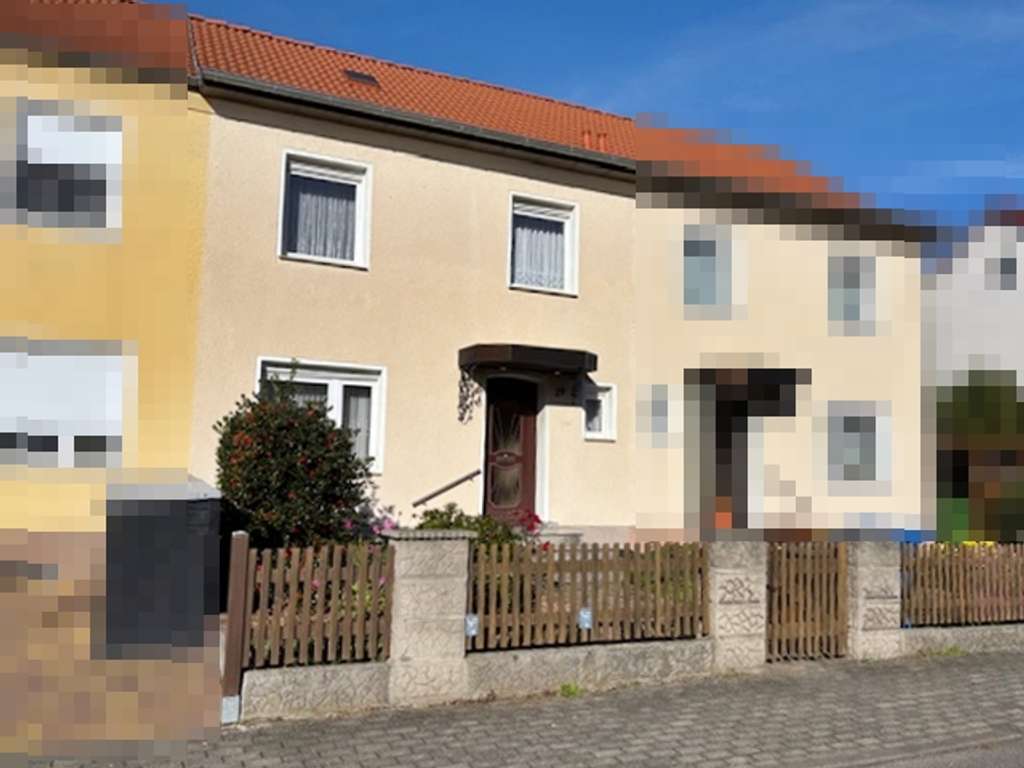 Immobilie in Braunsbedra - Charmantes Reihenmittelhaus mit Garten, 2 Garagen und Wintergarten in ruhiger Lage von Braunsbedra - Bild 1