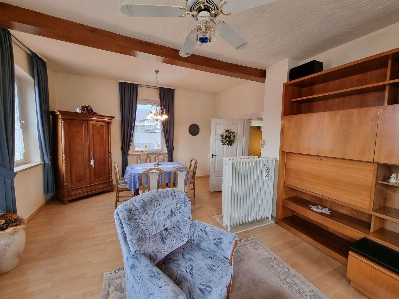 Immobilie in Untermerzbach - Großzügiges Wohnhaus mit Gewerbeeinheit, Garagen und kleinem Garten in zentraler Lage von Untermer - Bild 9