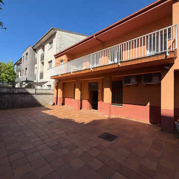 HAUS MIT INNENHOF UND TERRASSE IM VIERTEL BENAVENT