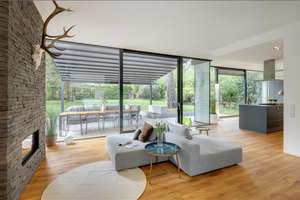 Möbliert: Designhaus mit weitläufigem Garten und viel Privatsphäre