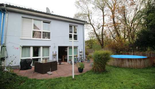 Bild von Repräsentatives Reihenendhaus mit großem Garten