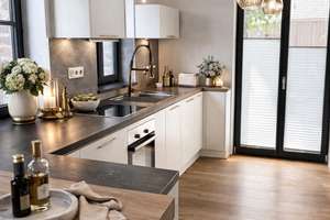 Top-Angebot: Luxuriöses Gutshaus-LOFT, 140 qm, 2 SZ, 2 Bäder, WC, EBK, Garten&Terrassen, 2 TG-Plätze – Brühler Landstraße 549, 50997 Meschenich, Köln – Vorschaubild 5