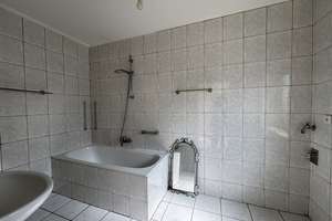 2-Zimmer-Wohnung mit idealer Grundlage zur individuellen Neugestaltung – Altenessener Straße 499a, 45329 Altenessen-Nord, Essen – Vorschaubild 4