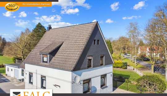Bild von Zweifamilienhaus mit riesigem Grundstück und viel Platz für Ideen (oben vermietet, unten frei)