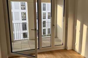 Stylische 1.5 Zimmer Neubauwohnung, große Loggia, teilmöbliert – Leinweberweg 36, 81249 Lochhausen, München – Vorschaubild 3