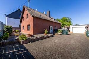 133 m² Familienglück: Einfamilienhaus mit Garten, Hof & Garage – Die vollständige Adresse der Immobilie erhältst du vom Anbieter., 56656 Brohl-Lützing – Vorschaubild 1