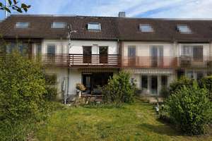 Familienfreundliches Reihenmittelhaus mit zusätzlicher wohnraumähnlicher Fläche, Westgarten & Garage – Die vollständige Adresse der Immobilie erhältst du vom Anbieter., 24111 Russee, Kiel – Vorschaubild 2