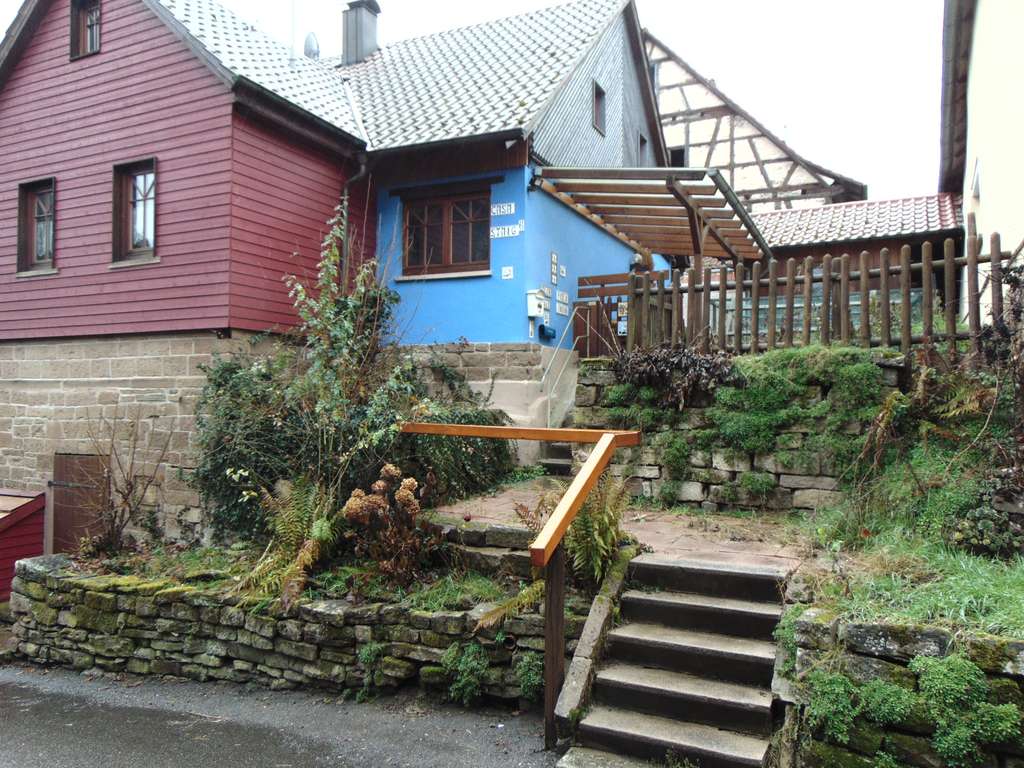 Immobilie in Maulbronn - gepflegtes  Haus mit viel Holz in ruhiger Lage - Bild 0