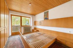 Schönes 2-Familienhaus mit Renovierungsbedarf-großzügiges Eckgrundstück in gefragter Lage von Poing – Die vollständige Adresse der Immobilie erhältst du vom Anbieter., 85586 Poing – Vorschaubild 15
