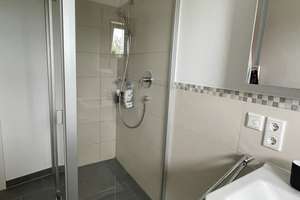 Bitte nur Mailanfragen: Luxuiös Wohnen am Galgenberg in einer schönen 2-Zimmer-Whg mit Dachterrasse – 93053 Galgenberg, Regensburg – Vorschaubild 9