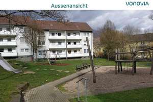 Familien willkommen! 4-Zimmer Wohnung mit großem Balkon in ruhiger Lage