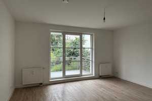 Erste eigene Wohnung mit Einbauküche, Aufzug und Balkon! – Rosenthaler Weg 24, 13127 Berlin – Vorschaubild 1