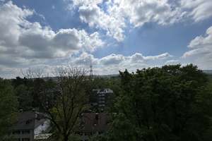 Traumhafter Fernblick in Ronsdorf - Dachgeschosswohnung mit Aufzug und Balkon – Die vollständige Adresse der Immobilie erhältst du vom Anbieter., 42369 Ronsdorf, Wuppertal – Vorschaubild 2