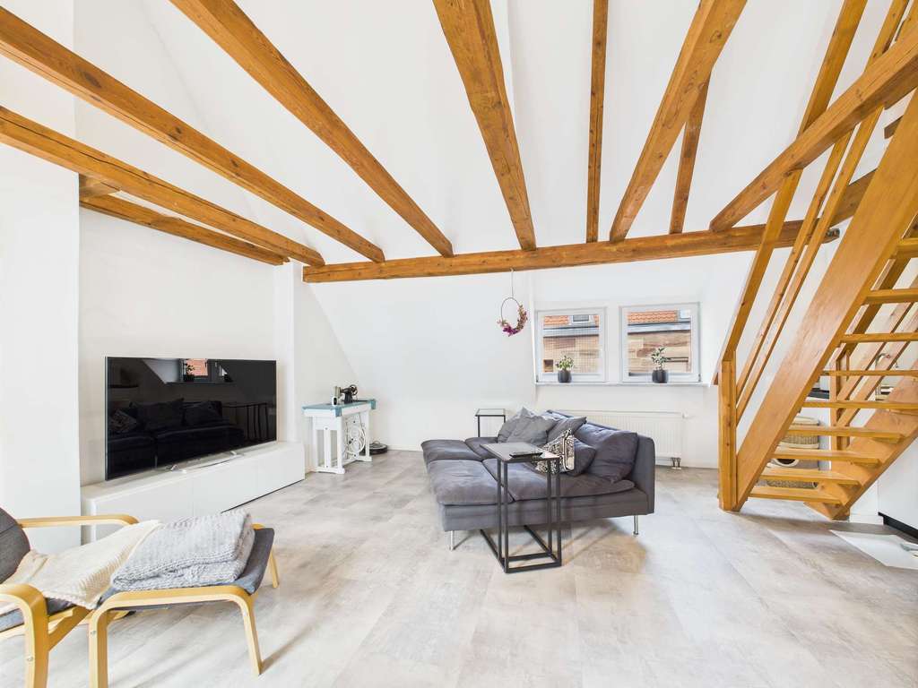 Immobilie in Zirndorf - Zentrale Maisonette mit Loggia, Galerie & viel Raum – 4 Zimmer auf 2 Ebenen in Zirndorf - Bild 1