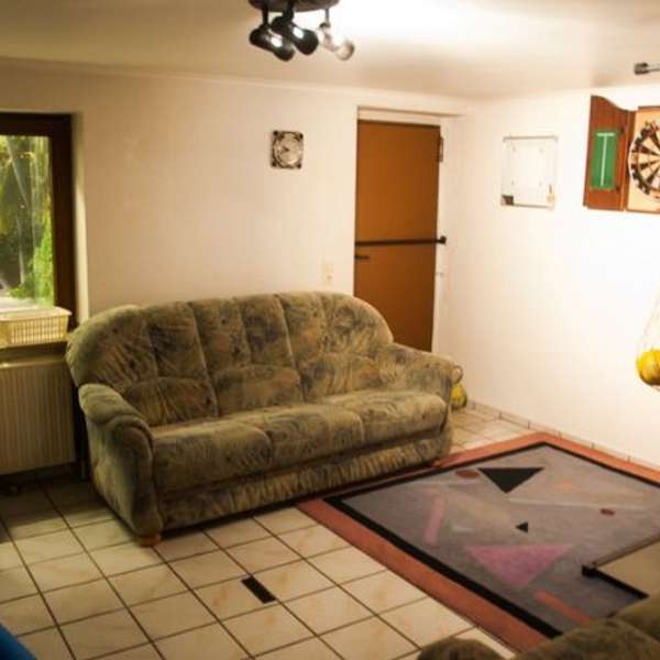 *** schönes Einfamilienhaus mit Einbauküche, Kamin und Stellplatz ***