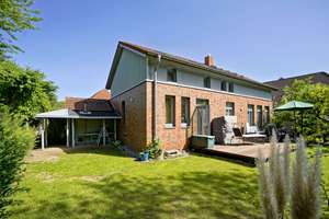 Freistehendes Architektenhaus mit    
großem Garten und 4 Stellplätzen in Top-Lage Godshorn – Die vollständige Adresse der Immobilie erhältst du vom Anbieter., 30855 Langenhagen – Vorschaubild 2