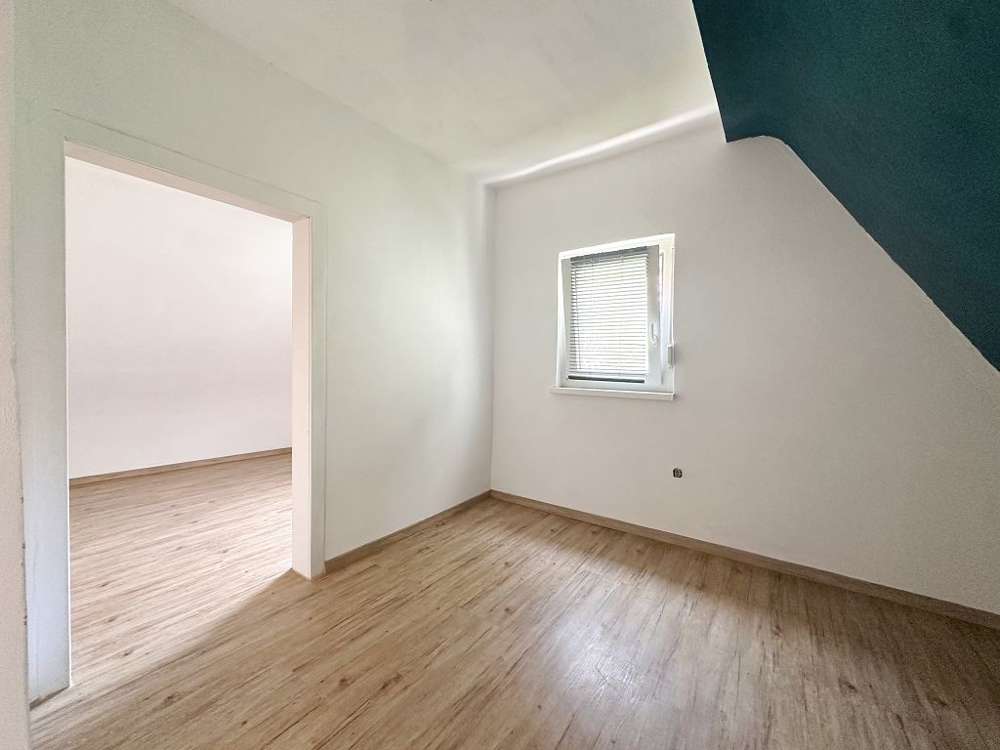 Immobilie in Böhl-Iggelheim - Spitzenpreis: Renovierungsbedürftiges Haus mit großem Grundstück, Innenhof und ausbaufähiger Scheune - Bild 10