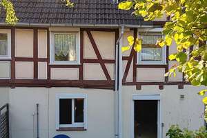 Gemütliches Raumwunder zum fairen Preis wartet auf die junge Familie – Die vollständige Adresse der Immobilie erhältst du vom Anbieter., 34298 Helsa – Vorschaubild 1