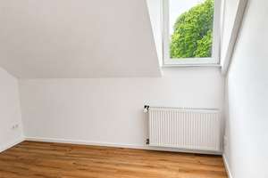 Großzügig sanierte 2 Zimmer Wohnung mit großer Wohnküche und Gartenblick