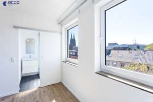 Sofort bezugsfreie, renovierte 2-Zimmer-Wohnung mit Domblick in Köln