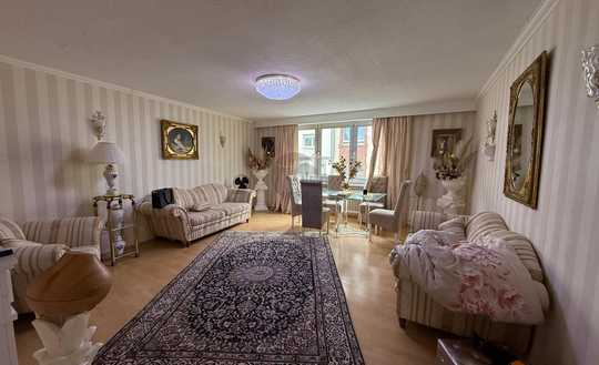 HELLE EIGENTUMSWOHNUNG MIT OPTIMALER LAGE UND GROSSEM BALKON!
