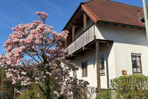 Freistehendes Haus in ruhiger Lage von Bergen mit Einliegerwohnung, gewerblich nutzbar