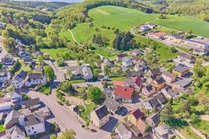 Viel Platz und zahlreiche Möglichkeiten – Wohnhaus mit Entwicklungspotenzial in Geisenheim OT – Die vollständige Adresse der Immobilie erhältst du vom Anbieter., 65366 Geisenheim – Vorschaubild 35