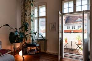 Helle und schön renovierte Wohnung mit großem Balkon, am Rand des Schillerkiezes. – Berlin – Vorschaubild 2