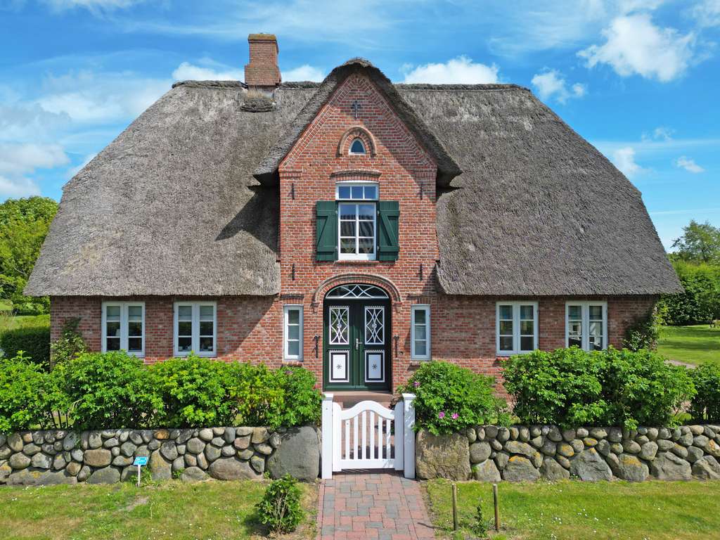 Immobilie in Oldsum - Wohnen unter Reet – idyllisches Anwesen mit schönem Grundstück - Bild 0