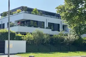 Traumwohnung am Benrather Rheinufer mit grosszügigen Einbauten – Düsseldorf – Vorschaubild 1