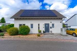 Modernes und familienfreundliches Einfamilienhaus mit Wärmepumpe und PV-Anlage in gehobener Wohnlage – Donnersbergkreis – Vorschaubild 1