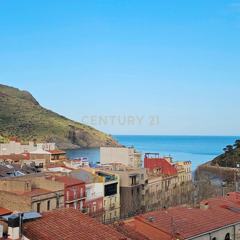 Renoviertes Haus in Portbou mit Terrasse und spektakulärem Meerblick, nur wenige Schritte vom Strand