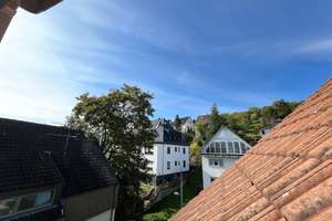 Stilvolle sanierte Maisonettenwohnung mit direktem Tiefgaragenzugang in Stuttgart-Hedelfingen – Hedelfingerstr 160, 70329 Hedelfingen (Ortsteil), Stuttgart – Vorschaubild 2