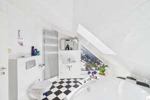 Schöne Maisonette-Dachgeschosswohnung in einem kleinen Mehrfamilienhaus mit nur 6 Einheiten in Solln – Die vollständige Adresse der Immobilie erhältst du vom Anbieter., 81479 Solln, München – Vorschaubild 23