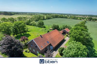 Großzügiges Bauernhaus mit Stallungen und Nebengebäude auf 8.299 m² Grundstück
