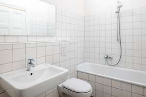 Kollwitzstraße: bezugsfreie 92qm Altbauperle mit Terrasse zum Hof, S-O-W-Ausrichtung, Stuck & Dielen – Kollwitzstraße 74, 10435 Prenzlauer Berg, Berlin – Vorschaubild 20