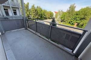 3.OG / Modernes Laminat - frei ab 1.10.26  - Großer Balkon an der Küche