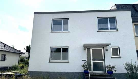 Bild von Familien(t)raum mit Garten, Pool & Platz für alle – Doppelhaushälfte in Hochheim