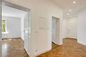 Urbane Eleganz: Stilvoll sanierte, bezugsbereite Altbauwohnung mit Balkon – 80637 Dom Pedro, München – Vorschaubild 6
