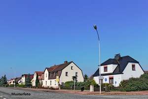 2 Doppelhaushälften nebst Garagen