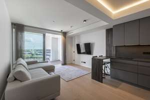Fantastische Weitblicke - Vollmöblierte 2-Zimmer-Wohnung im Luxustower THE LYTE – Die vollständige Adresse der Immobilie erhältst du vom Anbieter., 20457 HafenCity, Hamburg – Vorschaubild 2