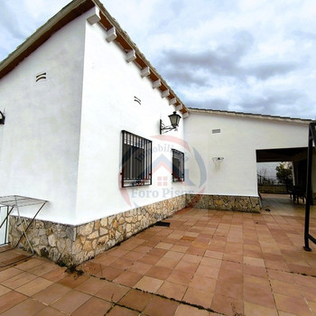 Pool, porch and outdoor living just 10 minutes from Xàtiva